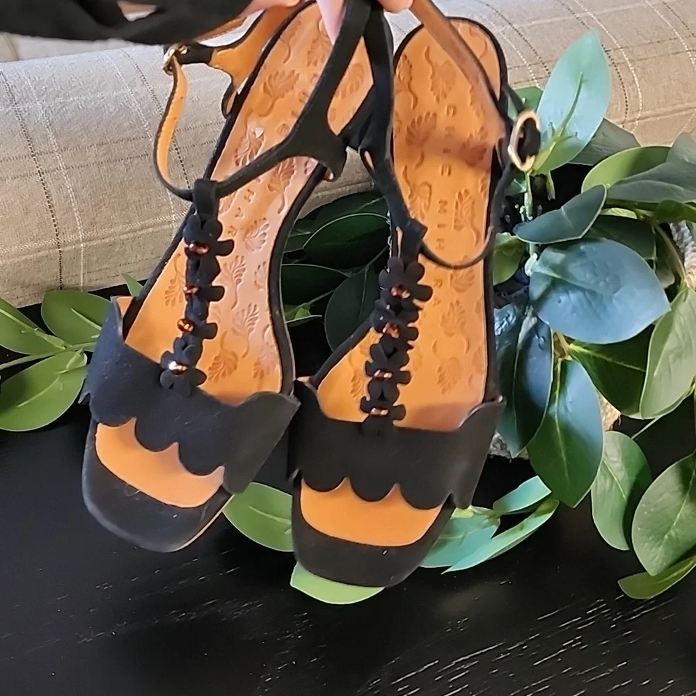 CHIE MIHARA Scalloped T-Strap Sandals EU 38 US 8 Beaded Floral Leather Spain Art - Picture 5 of 17